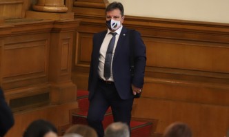 Проф. Симидчиев, ДБ: Ковид сертификатът трябва да важи и за депутатите