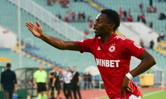 Левият защитник на ЦСКА Брадли Мазику ще напусне Армията като