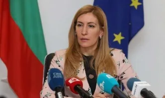 Ангелкова: 47 българи са на организирани екскурзии в чужбина, има проблеми с полетите от Буенос Айрес