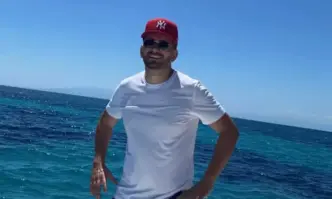 От Фейсбук профила на Слави ВасилевНамирам се на брега на