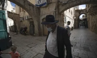 Израел връща маските на закрито заради скок на заразяванията