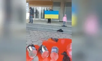 Червена боя беше разлята пред посолството на Русия в София