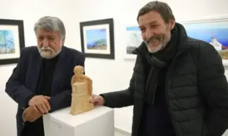 Истински фурор предизвика представителната изложба на Вежди Рашидов и Захари