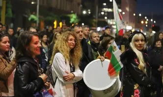 Протест пред Президентството срещу COVID мерките, демонстрации има и в други градове на страната (СНИМКИ)