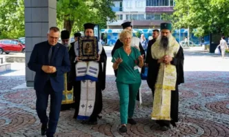 Патриарх Даниил благослови медици и пациенти във ВМА с Чудотворната Хавайска икона на Света Богородица