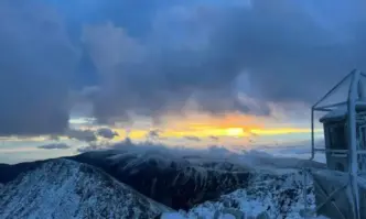 На връх Мусала и на връх Ботев вече има снежна