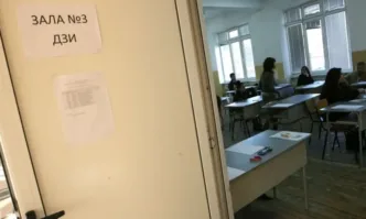 Близо 7000 ученици в 435 училища се явяват днес на поправителен зрелостен изпит по БЕЛ