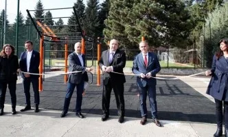 Министър Кралев и началникът на НСО генерал-майор Данчо Дяков откриха площадка за стрийт фитнес