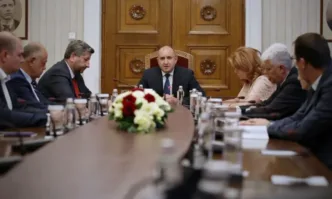 Президентът Румен Радев ще проведе консултации с парламентарната група на