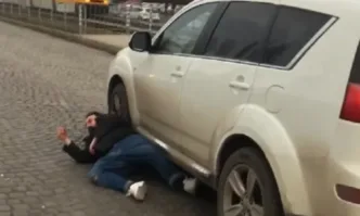 Стряскащо: Мъж се хвърля под колите на бул. Цар Борис