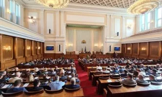 Депутатите започват формирането на комисии