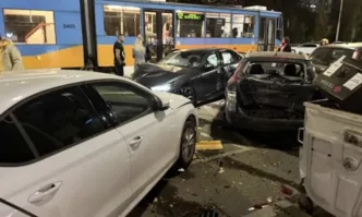 Шофьор помете 6 паркирани автомобила в центъра на София
