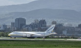 Украинският самолет Антонов Ан 124 е кацнал близо до правителствения ВИП