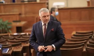 Хаджигенов информира за депутатския стол: Кюфтета няма