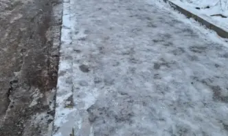 Седмица след снега: София все още е ледена пързалка