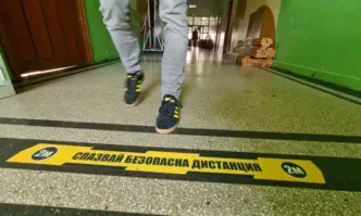 Ученици от няколко паралелки в пловдивски училища преминаха на онлайн обучение