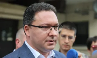 Пожарът в Пирин продължават да се развива върхово в посока