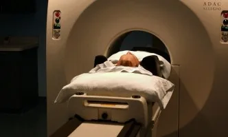 Забравиха 70-годишна 6 часа вързана за скенер в болница