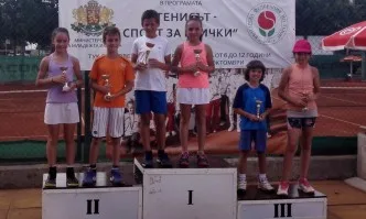 Виктор Атанасов и Андрея Глушкова триумфираха на регионално до 10 г. на ТК Дема