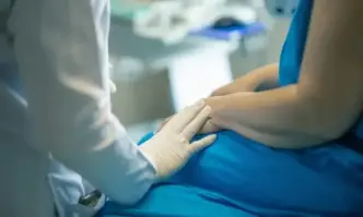 Списъкът с чакащите за лечение в Англия достигна рекордните над