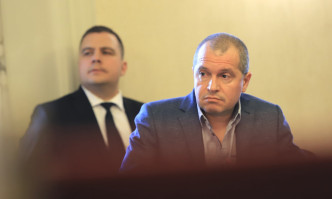 Тошко Йорданов: Кирил Петков пише съобщения на наши депутат, натискът за пазаруване продължава