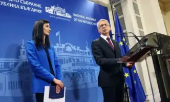 Оставката на Денков приета единодушно от парламента е логичен завършек