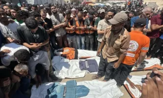 Най малко 20 души сред които петима журналисти и един спасител