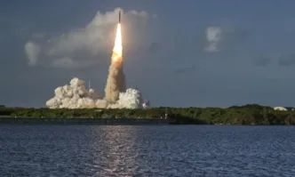 Астронавтите от Артемис II вече се движат по траекторията, която ще ги доближи до Луната