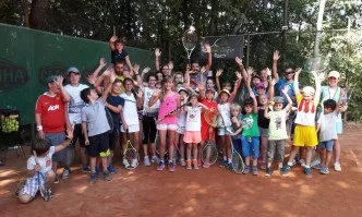 Какво да правят децата през ваканцията? Летен лагер на Националния ОББ тенис център в сърцето на София!