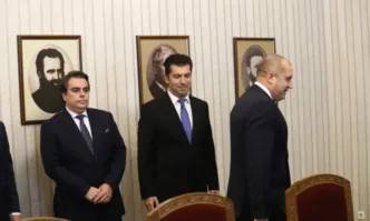 От Фейсбук профила на Нидал Алгафари Приятели в политиката никога не се