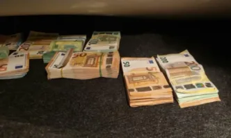 Над 119 000 лева в недекларирана валута откриха на ГКПП Лесово