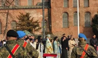 Традиционният богоявленски водосвет на бойните знамена флаговете и знамената светини