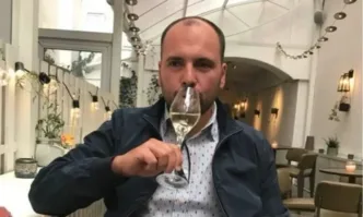 Назначен от служебен кабинет на Радев за шеф в Автомагистрали помете шест коли в София