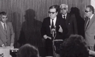 На 3 януари 1990 стартира Кръглата маса, която спаси БКП от забрана