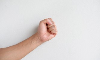 Пострадалият искал да снима с телефона си превозното средство и