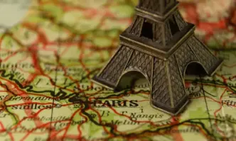 Френската полиция нахлу в дома на бившата асистентка на филмовата