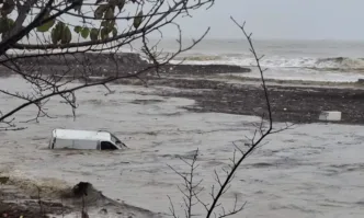 Регионалният министър Иван Иванов: Има сгради, построени върху река в Елените