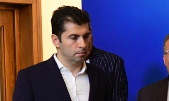 От Фейсбук профила на Христо СтояновКИРО НАПУСНИ МИ РОДИНАТАКирчо не