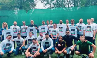 Бойко Борисов и младежи от ГЕРБ облякоха тениски в подкрепа