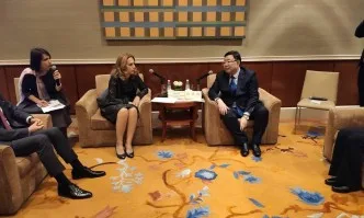 Марияна Николова се срещна с вицепрезидента на Азиатската банка за инфраструктурни инвестиции сър Дани Александър