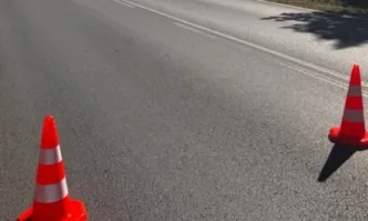 27 годишен шофьор е тежко пострадал при катастрофа между колата му