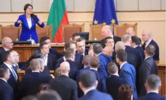 Председателят на Народното събрание Росен Желязков наказа с дисциплинарна санкция