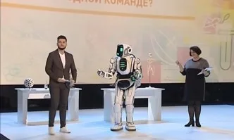 Руският робот Борис се оказа човек в костюм