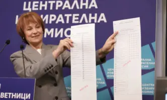 ЦИК показа бюлетините за местния вот. Най-дълги са в София и Варна