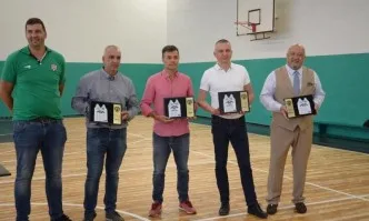 Министър Кралев откри ремонтираната зала по баскетбол във Варна
