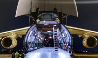 Украинският товарен самолет Антонов Ан 124 Руслан продължава да прави совалки