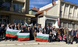 Известната ЛГБТ активистка и инфлуенсър Ангелина Летинкова коята преди дни