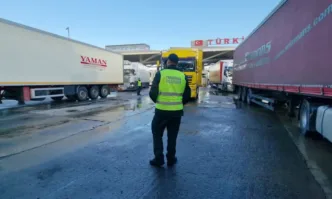 3 гладкоцевни ловни пушки 20 газови пистолета и 5750 халосни