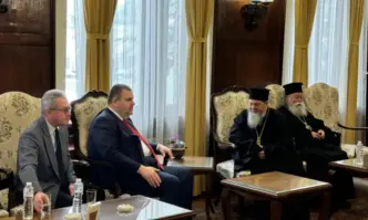 Почетният председател на ДПС Ахмед Доган и председателят на ПГ