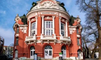 За да спре политизирането: Театрите и кината във Варна остават отворени